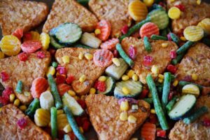 社会人が一人暮らしで冷凍食品を活用するメリットは？