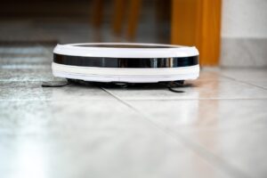 新卒男子が一人暮らしでロボット掃除機は必要か？