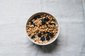 新卒男子は自炊と外食どっちが健康に良いのか？